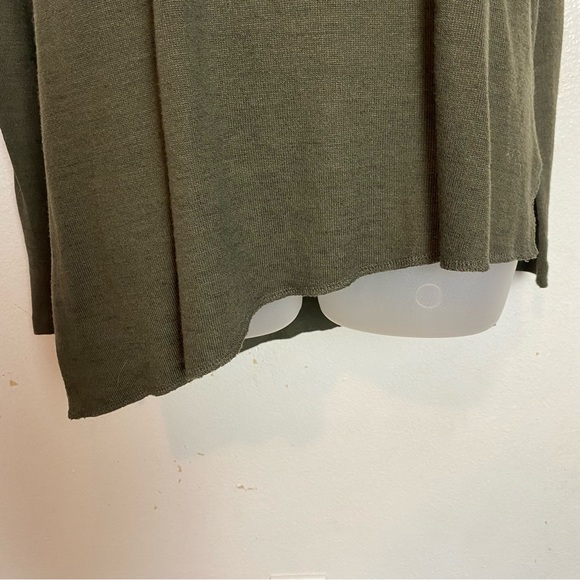 Aritzia Wilfred army green asymmetrical hem side slit long sleeve top - Picture 4 of 8